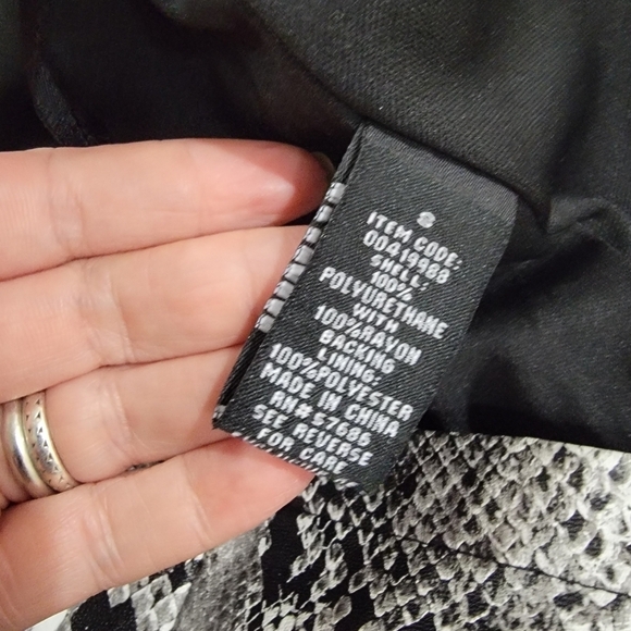 Forever 21 Snakeskin Print Faux Leather Skirt Black gray white Size Small - Picture 10 of 12